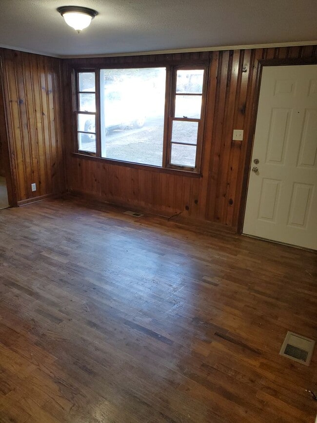 Building Photo - 507 Poplar St