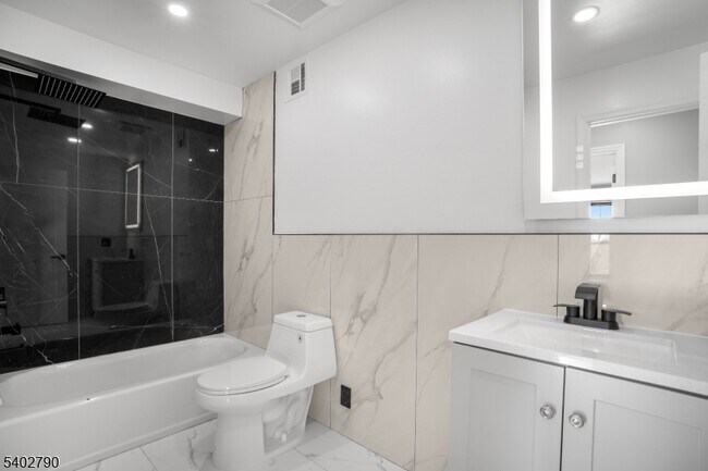 Building Photo - 479 15th Ave