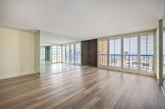 Building Photo - 1250 Cave St