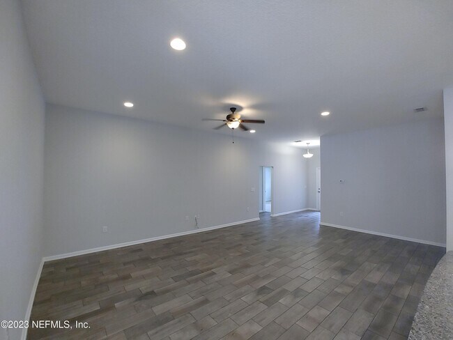 Building Photo - 208 Midway Park Dr