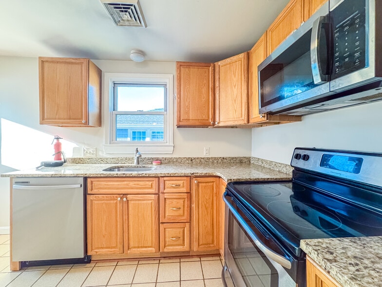 Building Photo - 74 Dunboy St