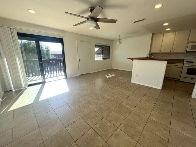 Building Photo - 2556 Ocean Cove Dr