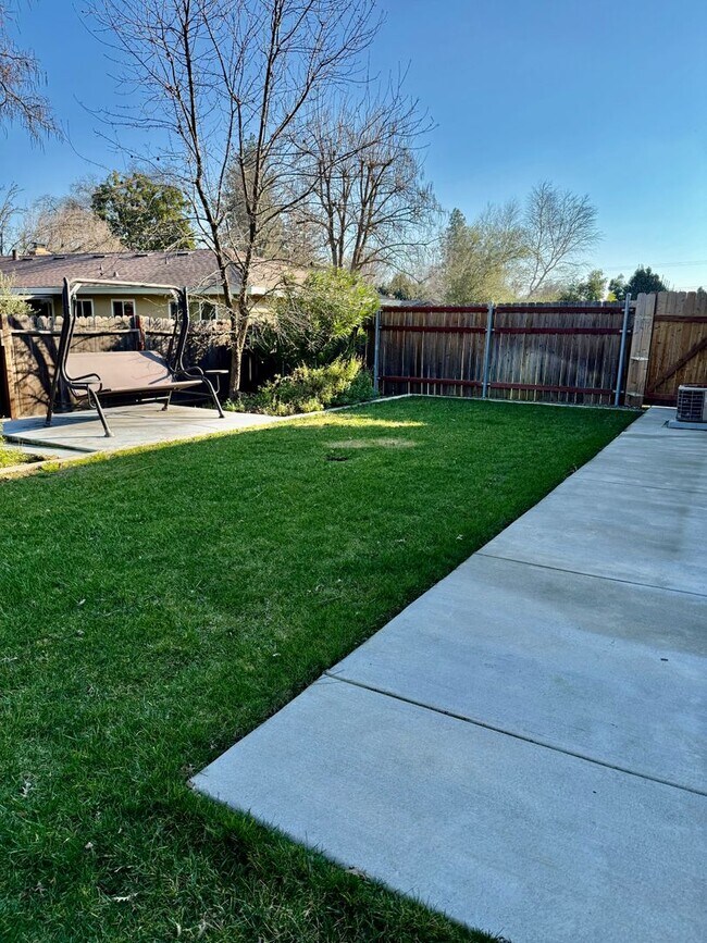 Building Photo - Beautiful Fair Oaks home