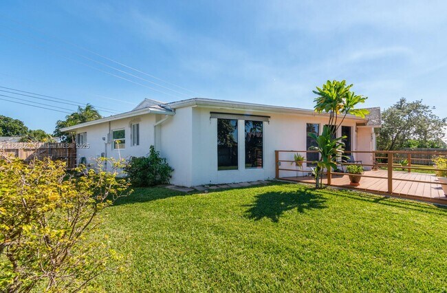 Building Photo - 6613 Westwood Blvd
