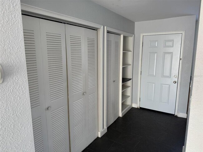 Building Photo - 2568 Woodgate Blvd