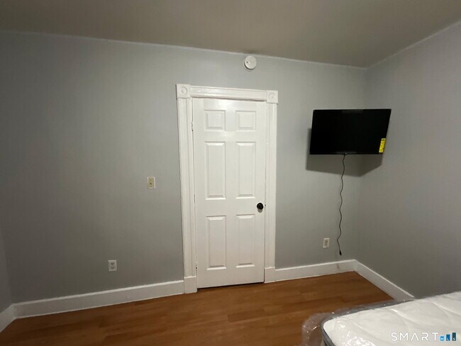 Building Photo - 26 Summer St