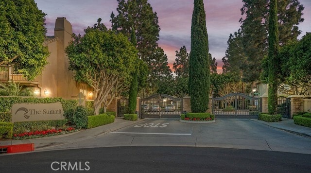 Building Photo - 17 Auvergne