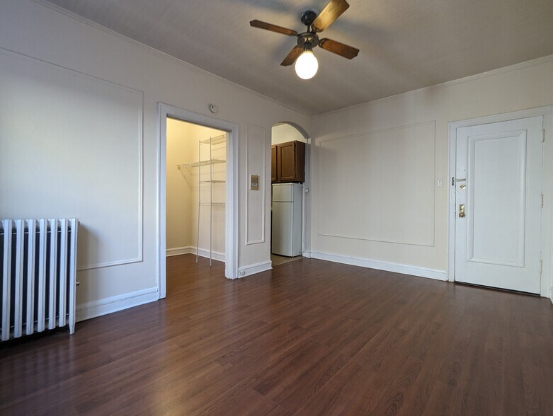 Building Photo - 2825 N Burling St