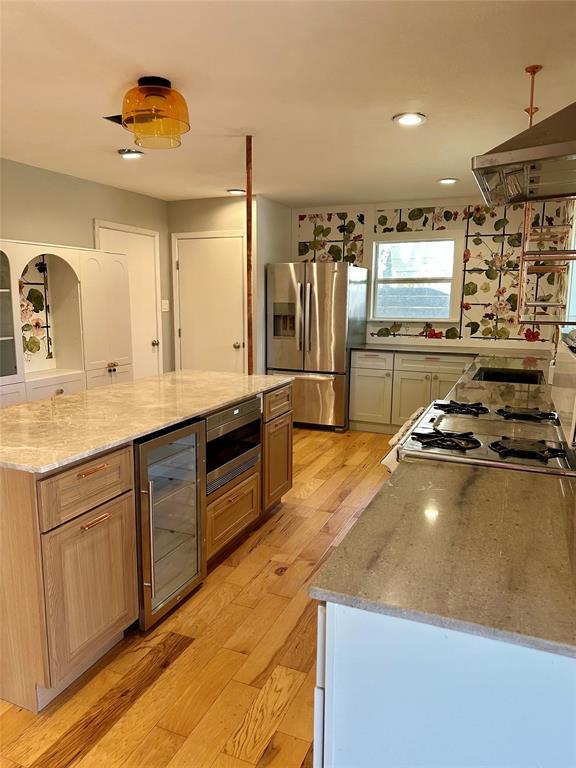 Building Photo - 2507 East Side Dr