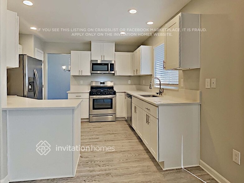 Building Photo - 11308 15th Pl SE