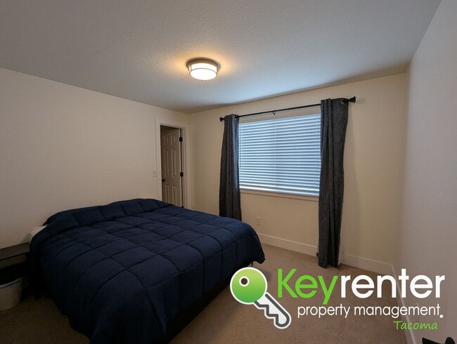 Building Photo - Fully Furnished Modern Puyallup Duplex in Prime Location