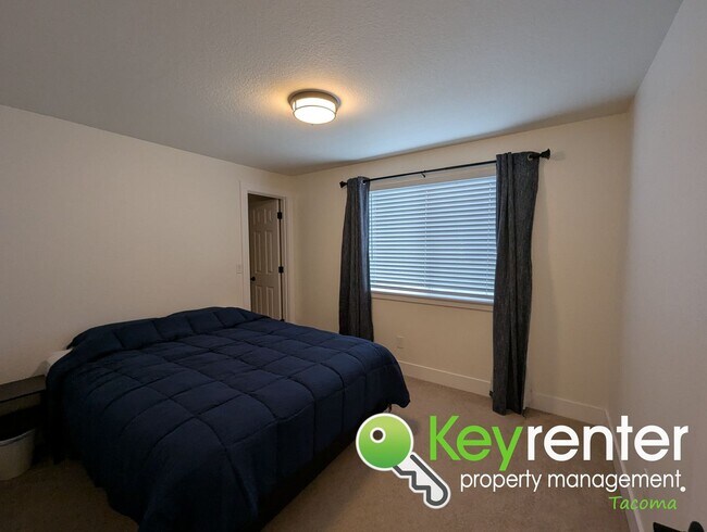 Building Photo - Modern 3 Bedroom, 2.5 Bathroom Fully Furnished Puyallup Duplex in Prime Location