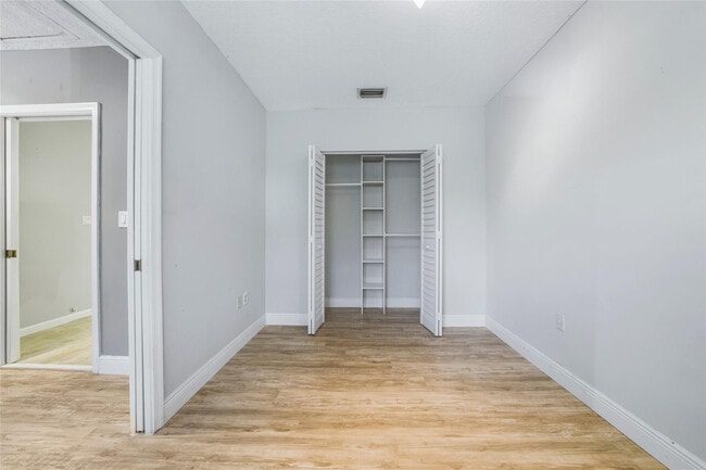 Building Photo - 214 City View Dr