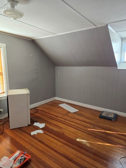 Master Bedroom - 10 Forest St