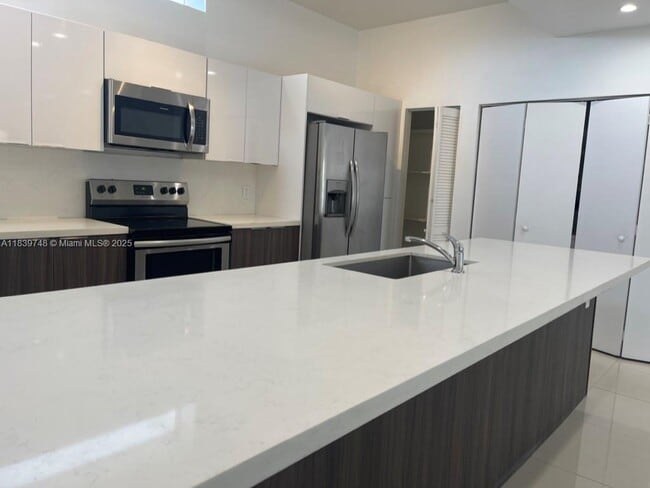 Building Photo - 1813 Madison St