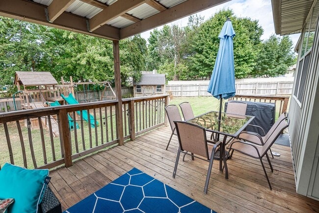 Building Photo - 4 Bedroom | 2 Bathroom | 2 Car Garage | Ba...