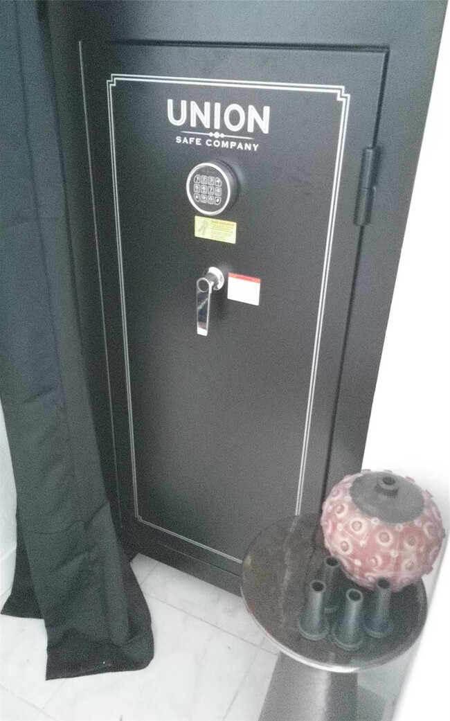 Building Photo - 307 Saxony Dr