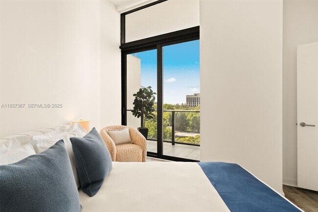 Building Photo - 501 NE 31st St