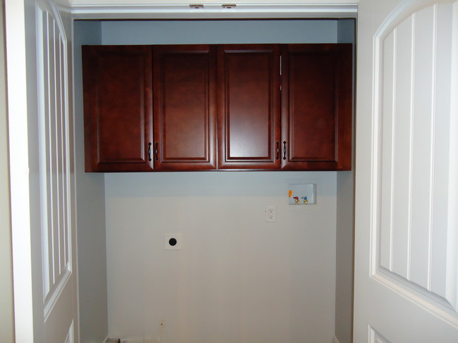 Washer-dryer hook-ups - 568 Toms Hill Dr