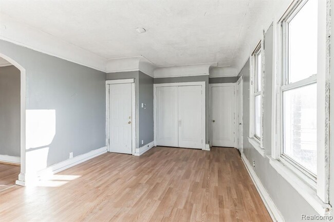 Building Photo - 3266 Pasadena St