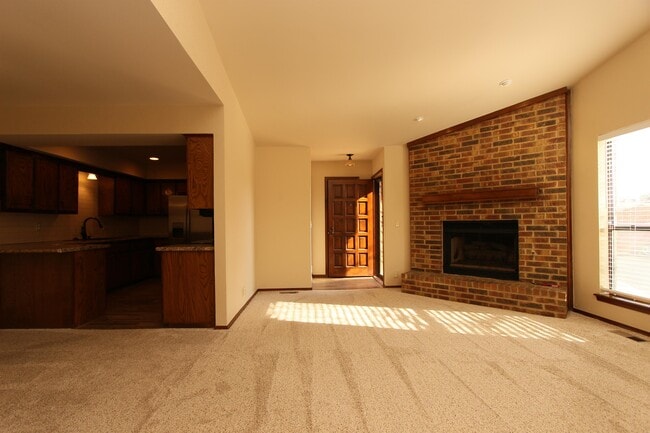 Building Photo - 4700 Hemlock Ln