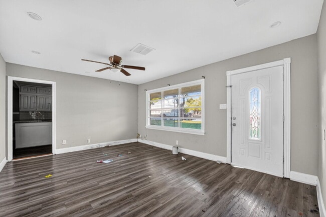 Building Photo - Charming 3-Bedroom Home on a Corner Lot in Fort Worth!