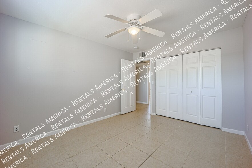 Building Photo - 614 N 74th St