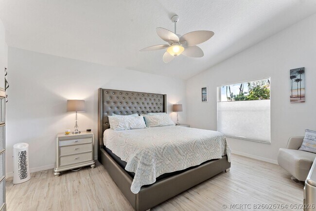 Building Photo - 6887 Viale Elizabeth