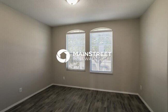 Building Photo - 4 Bedroom Pet-Friendly Home in Fort Worth, TX with Main Street Renewal