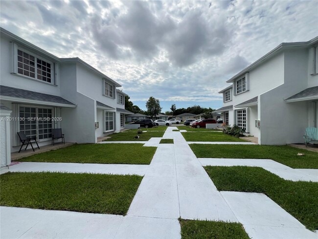 Building Photo - 19372 SW 103rd Ct