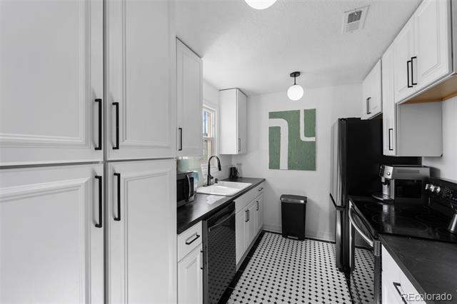 Building Photo - 305 Maplewood Dr