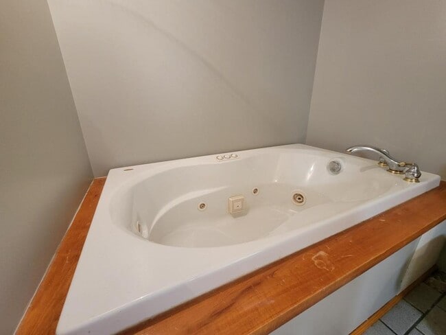 Building Photo - 137 Rosemont Dr