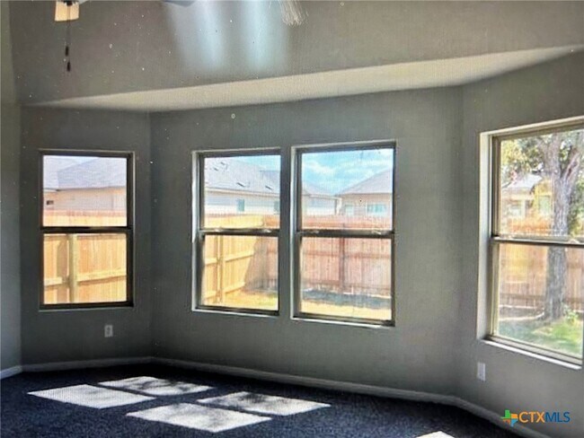 Building Photo - 1109 Elm Fall