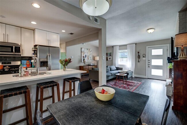 Building Photo - 6306 Vioitha Dr
