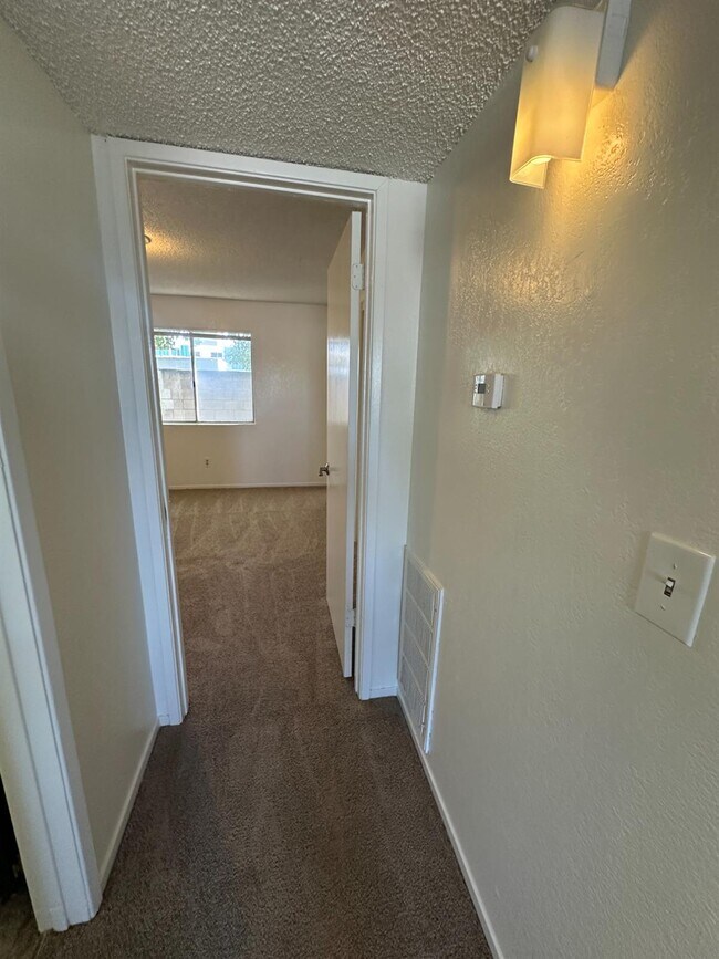 Building Photo - 1020 Jefferson Ave