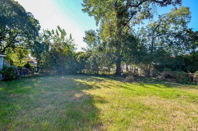 Building Photo - 8162 Homewood Ln