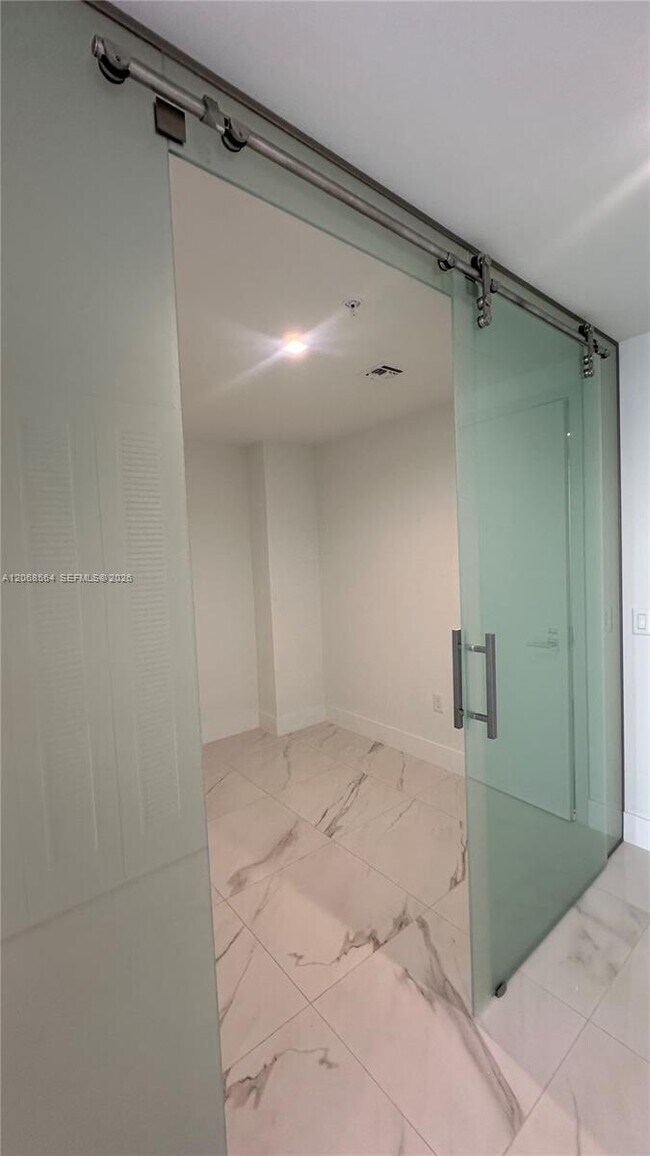 Building Photo - 1170 E Hallandale Beach Blvd