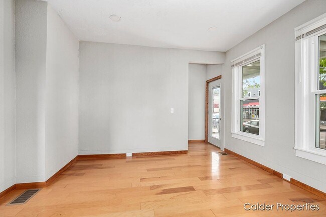 Building Photo - 813 Butterworth St SW