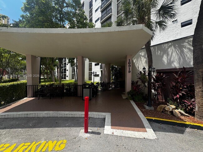 Building Photo - 16919 N Bay Rd