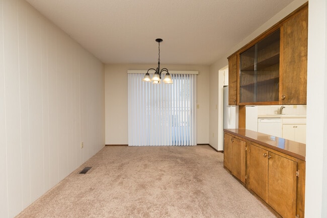 Building Photo - Modern Duplex for rent near Wandermere