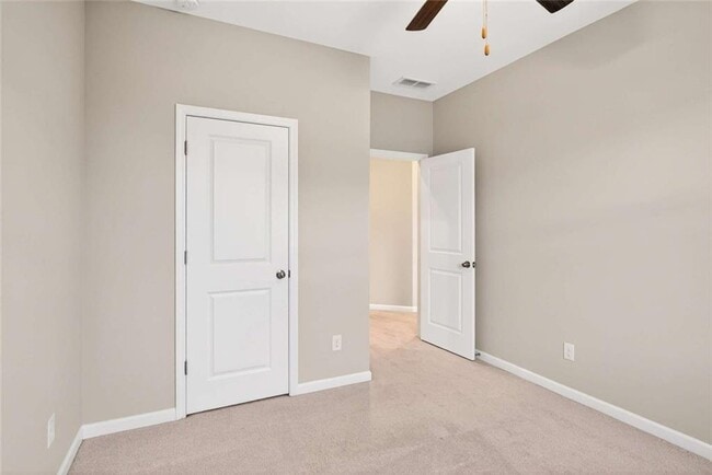 Building Photo - 3960 Redwood Dr