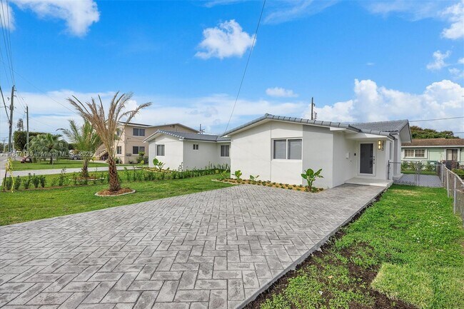 Building Photo - 3820 SW 92nd Ave