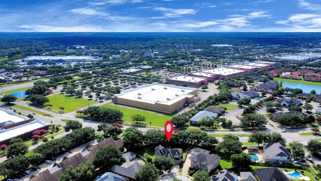 Building Photo - 3811 Parkside Dr