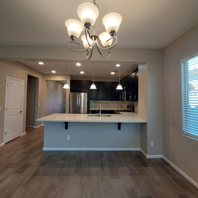 Building Photo - 1025 S 200th Ln