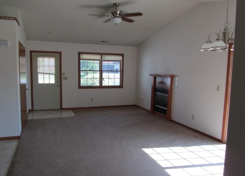 Building Photo - 634 Sycamore Dr