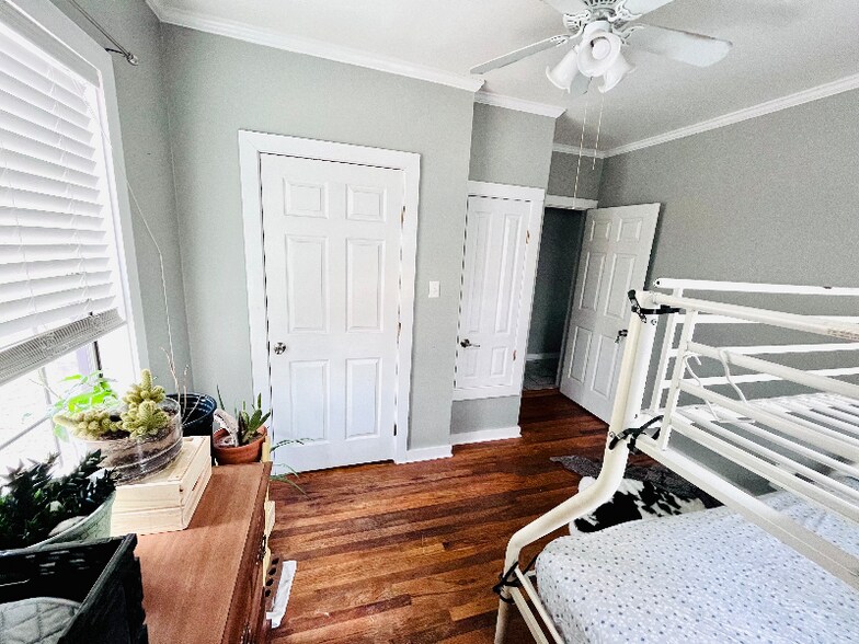 Building Photo - 400 S 1st St