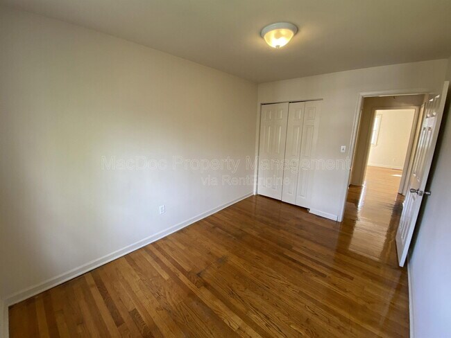 Building Photo - 706 Olde Greenwich Cir