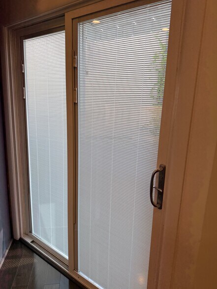 Building Photo - 1119 Poinsettia Dr