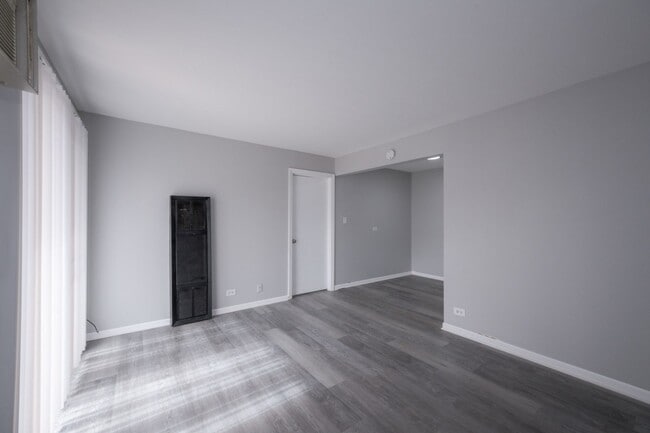 Building Photo - 15302-03 Knox-
