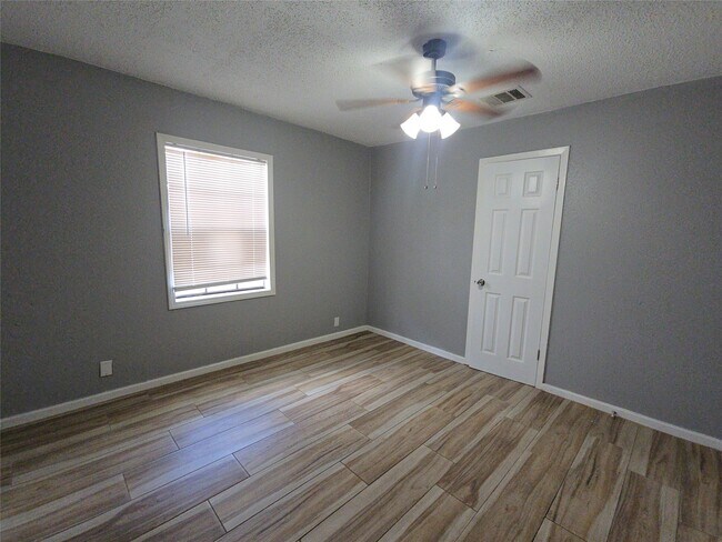 Building Photo - 5115 Balkin St